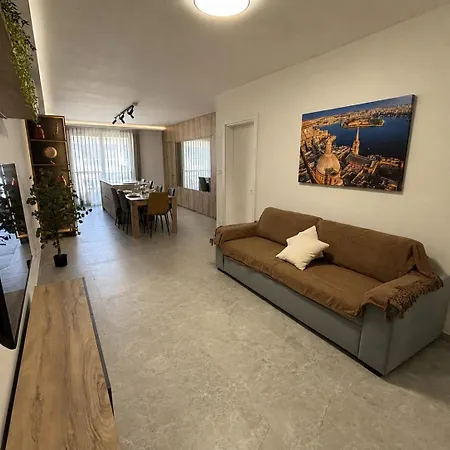 公寓 6 Bedroom 2 *