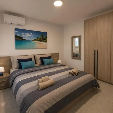6 Bedroom 2